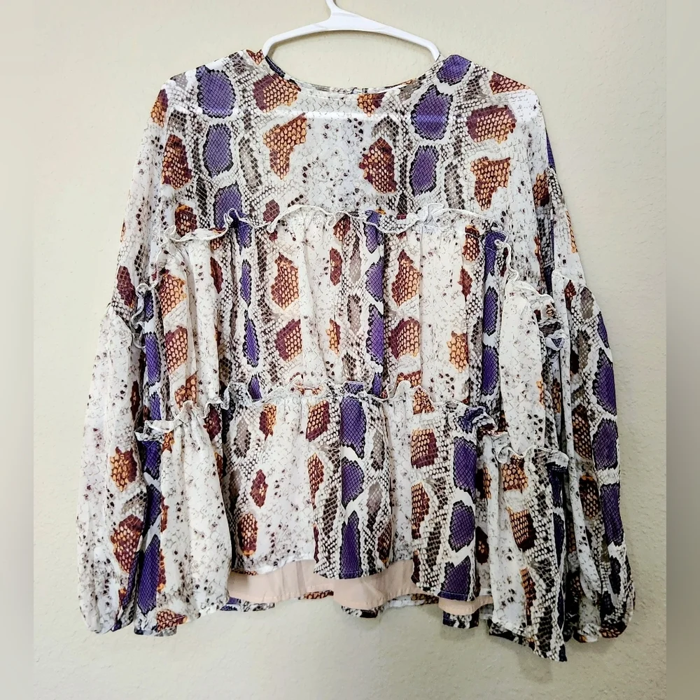 TCEC Snake Print Ruffle Top Size Small - Picture 2 of 11